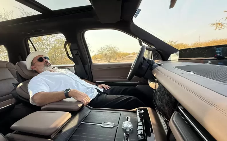 A Cabin Built Like a Mobile Spa With Smooth Power