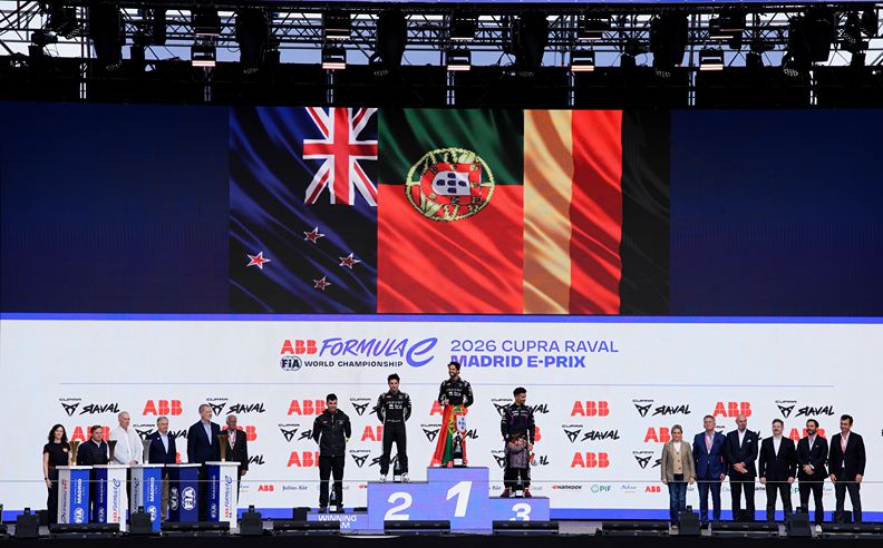 فريق جاكوار TCS للسباقات يحقق المركزين الأول والثاني في سباق مدريد إي-بريكس‎