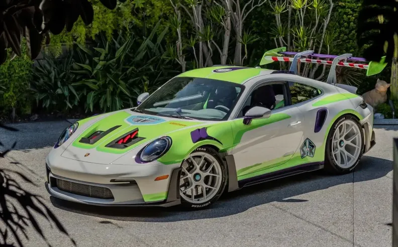 بورشه 911 GT3 RS: شخصية باز يطير - فخر تكنولوجيا الفضاء