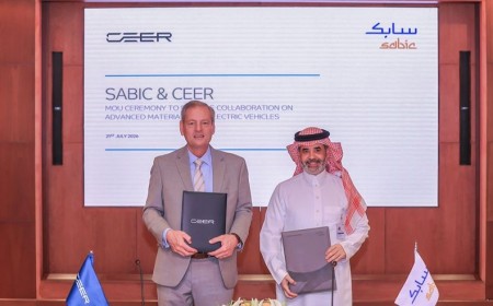 (سابك) و(سير) توقعان مذكرة تفاهم لاستكشاف فرص التعاون في صناعة السيارات الكهربائية في المملكة العربية السعودية