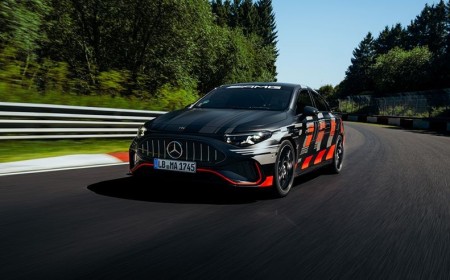 سيارة Mercedes-AMG CLA 45 تؤكّد تفوّقها على منافساتها برقم قياسي جديد على حلبة Nürburgring-Nordschleife