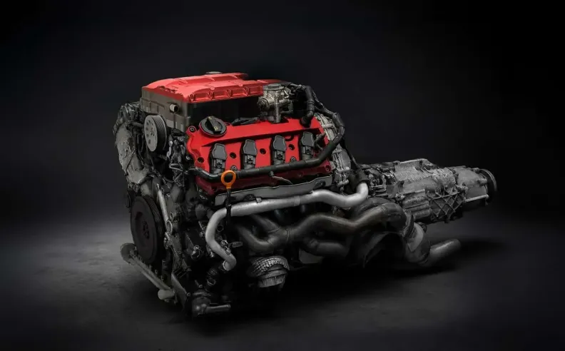 الهندسة الميكانيكية: شاسيه RS4 وخيارات الـ V8 الفائقة