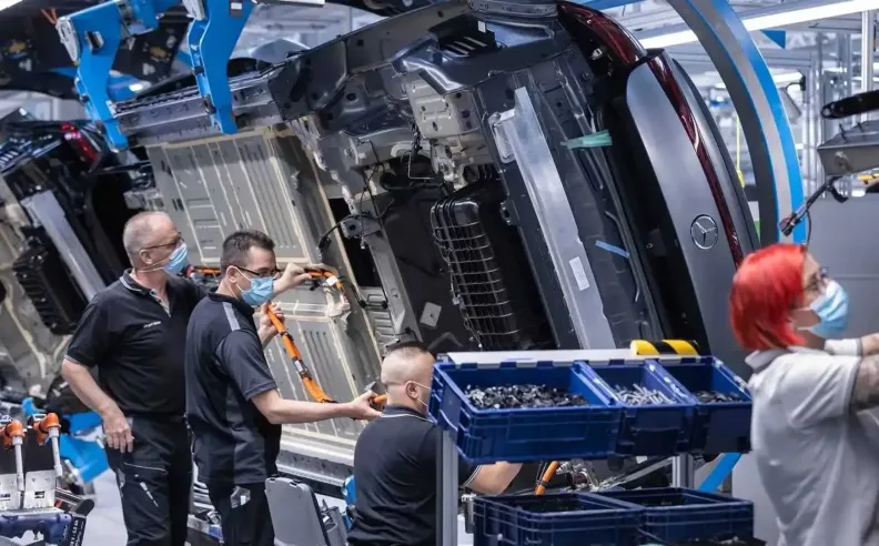 تعليق الإنتاج وإخلاء العمال