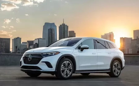 Mercedes-Benz marks regional debut of all-electric EQS SUV at Mobility Live 2023