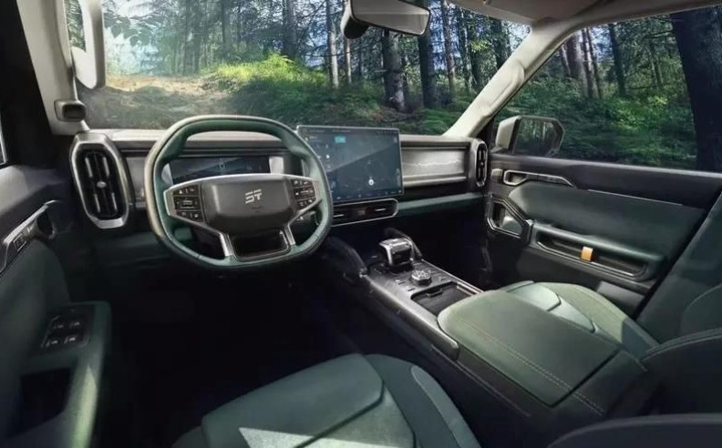 سيارة واثقة على جميع التضاريس