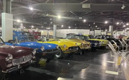 متحف الشارقة للسيارات الكلاسيكية أكثر من 100 سيارة قديمة ونادرة بين يديك