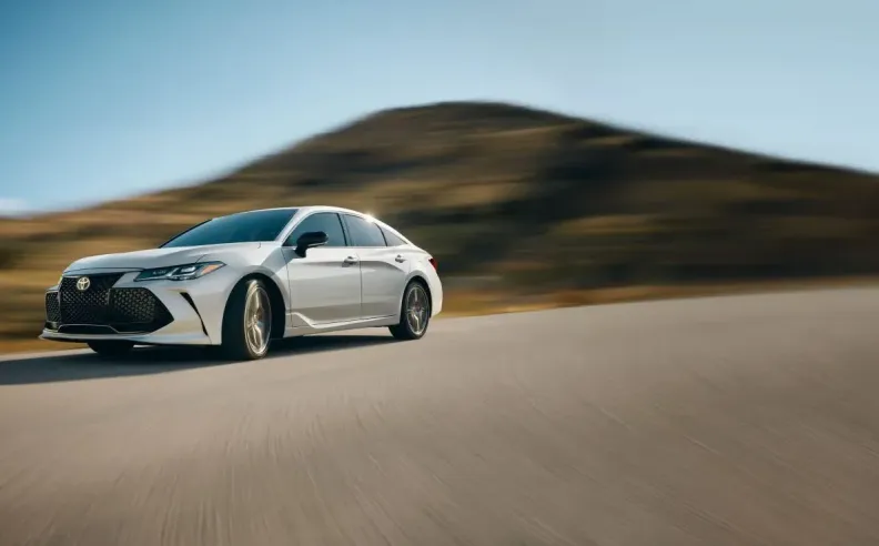 عبد اللطيف جميل يقدم مجموعة واسعة من طرازات تويوتا السيدان