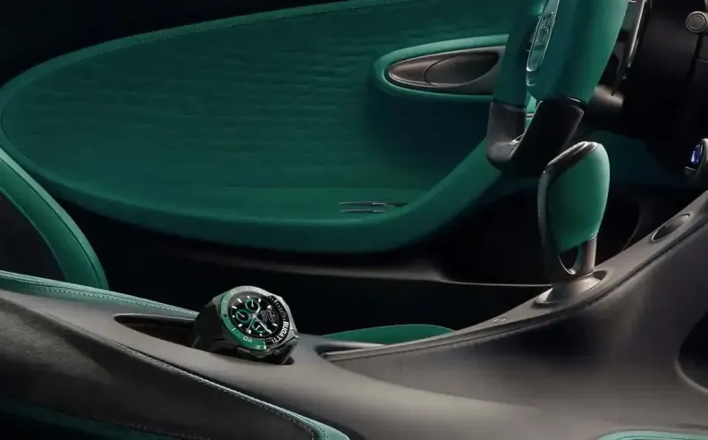 ساعة بوغاتي الذكية إصدار Ceramique Titane