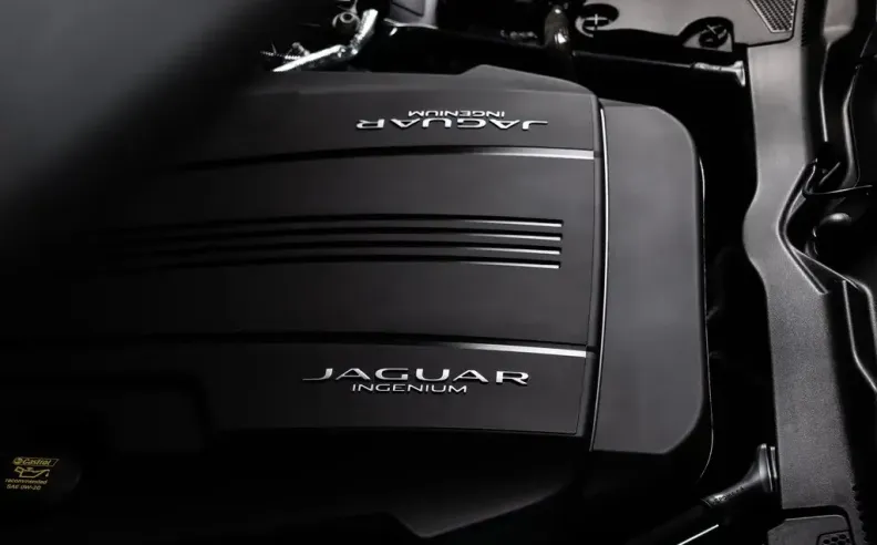 أداء جاكوار F-Type كوبيه 2023