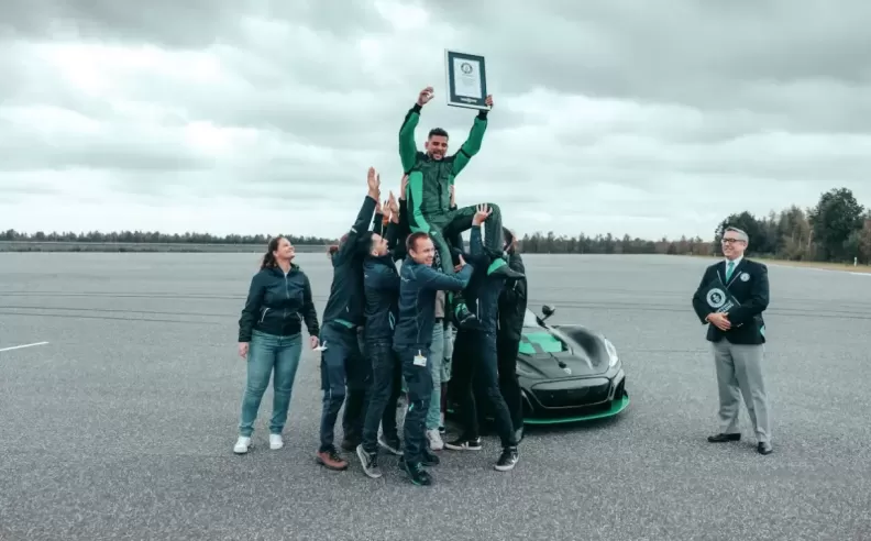  GUINNESS WORLD RECORDS Title… in Reverse