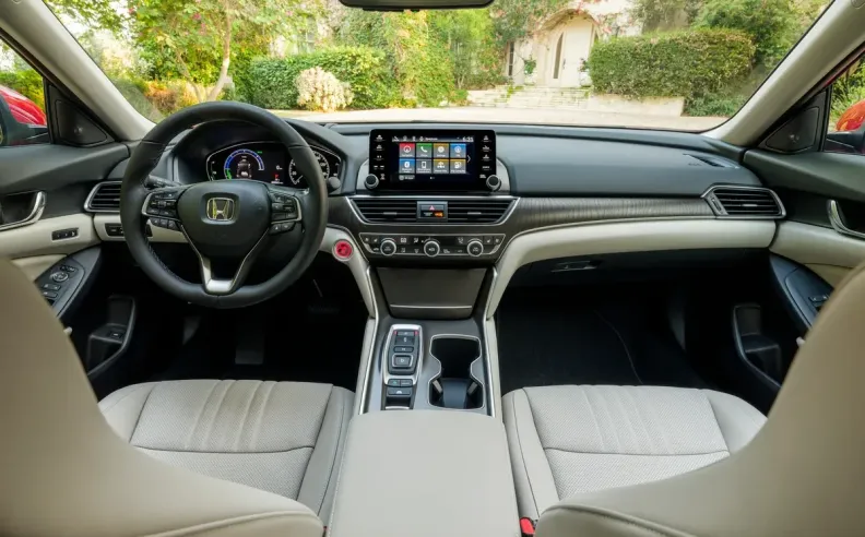 التجهيزات هوندا أكورد 2023