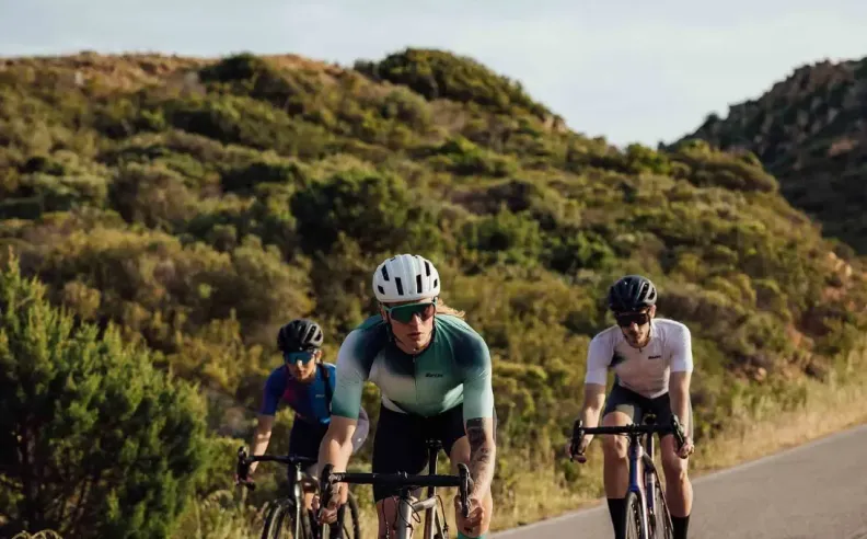 التطور المستمر في عالم أزياء الدراجات