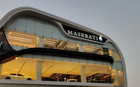 رحلة الفخامة: استكشف تحف مازيراتي في صالة مازيراتي الطاير