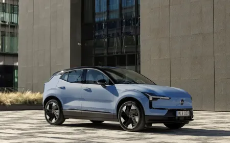 فولفو EX30 2025 الجديدة: انسيابية، شبابية وكهربائية بالكامل