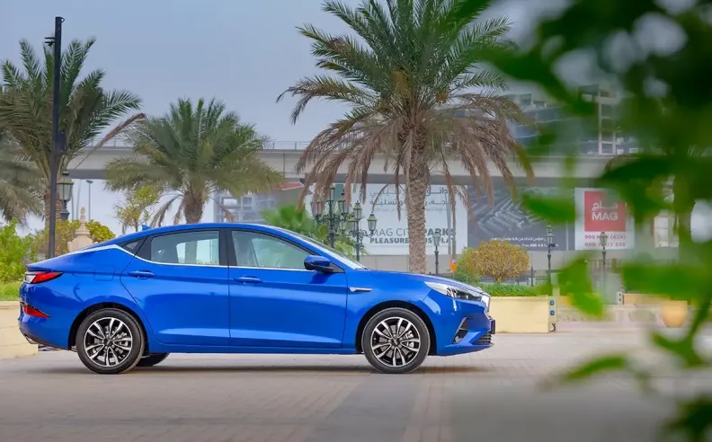 التصميم الخارجي الأنيق لجاك J7