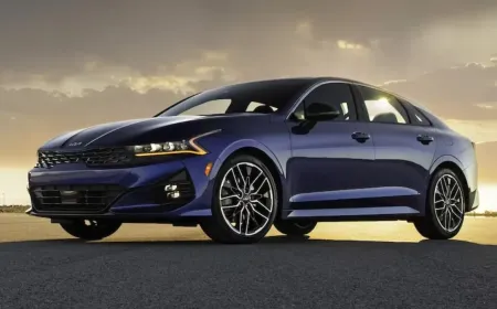 كيا K5 السيدان متوسطة الحجم في أسطول كيا الكورية: تعرف على مواصفات وتجهيزات فئات K5 موديل 2023 في السعودية