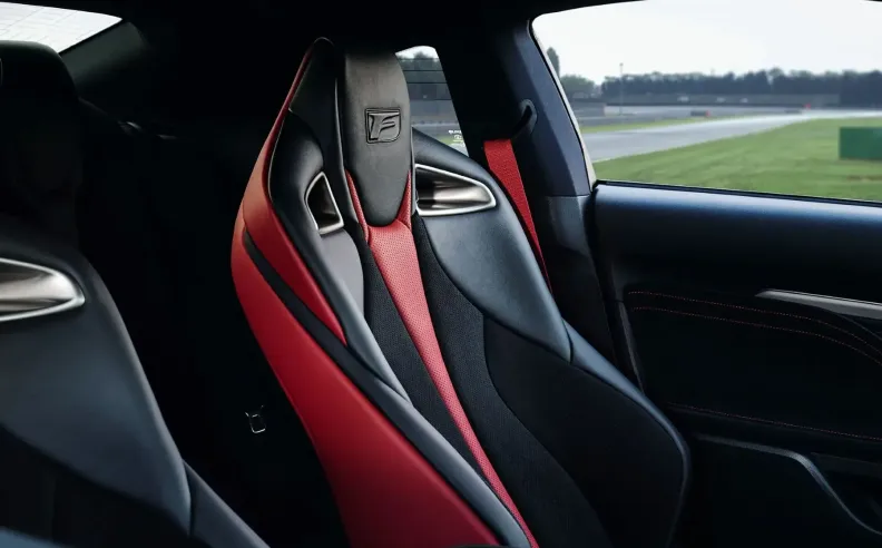 الطراز الأخير من سيارة لكزس الرياضية  RCF Final Edition 