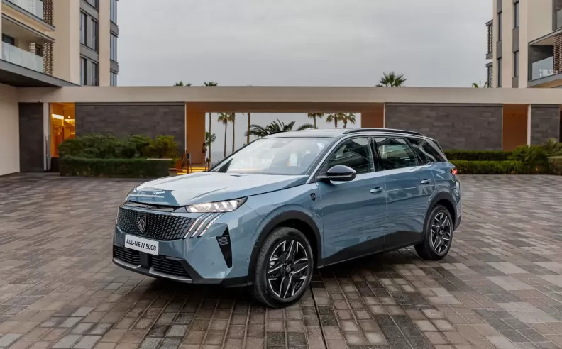 Peugeot 3008 and 5008 SUVs with Advanced Tech