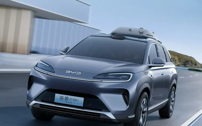 طائرة درون تقلع أثناء القيادة