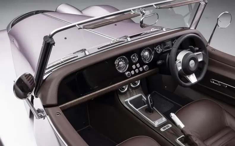 الأداء وتجربة القيادة