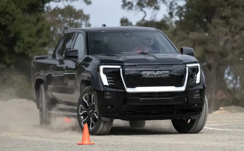 جي إم سي سييرا الكهربائية 2025: اندماج الفخامة مع القوة الكهربائية