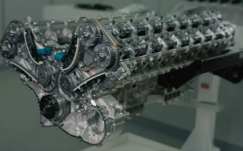 من غرفة الدينو إلى الحلبة: صوت لا يُنسى وتصميم لا يُقارن