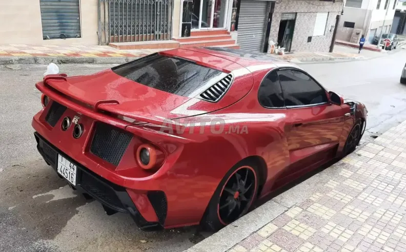 من الأمام بوجاتي، ومن الخلف فورد وبينهما كثير من التساؤلات