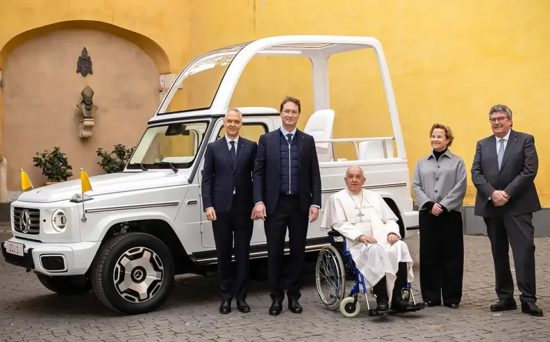 الكهرباء في خدمة القداسة: البابا يدخل العصر الأخضر