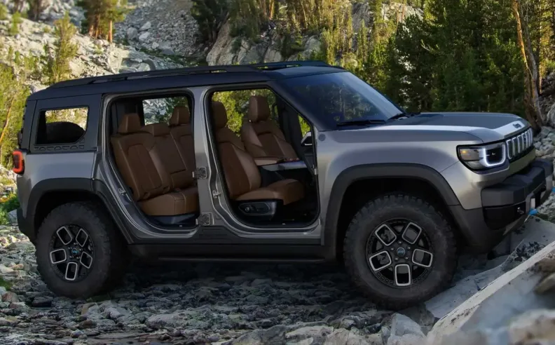 أول سيارة دفع رباعي كهربائية بالكامل من جيب