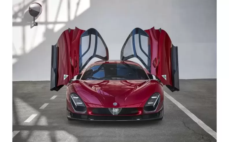 Valtteri Bottas and the 33 Stradale: perfect symbiosis on the Balocco circuit