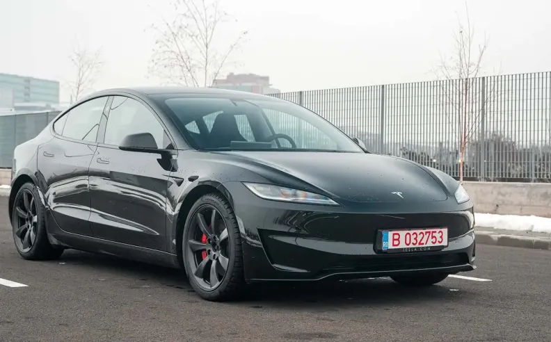 تسلا موديل 3: المعيار الذهبي المستمر