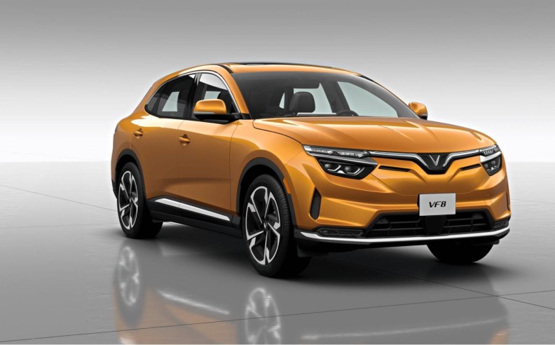 سيارة فينفاست VF 8: مزيج فريد من الفخامة والتقنية الذكية