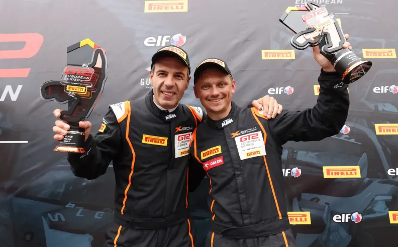 مازيراتي تُبدع في سبا: منصة تتويج مزدوجة واحتفال بذكرى الانتصار التاريخي