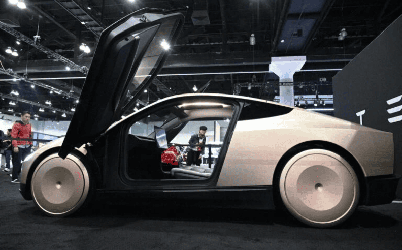 Influencers React to Tesla’s Ride-Hailing Disruption