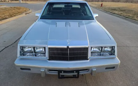 سيارة الثمانينيات التي جمعت بين التكنولوجيا والديكور البنكي الفاخر