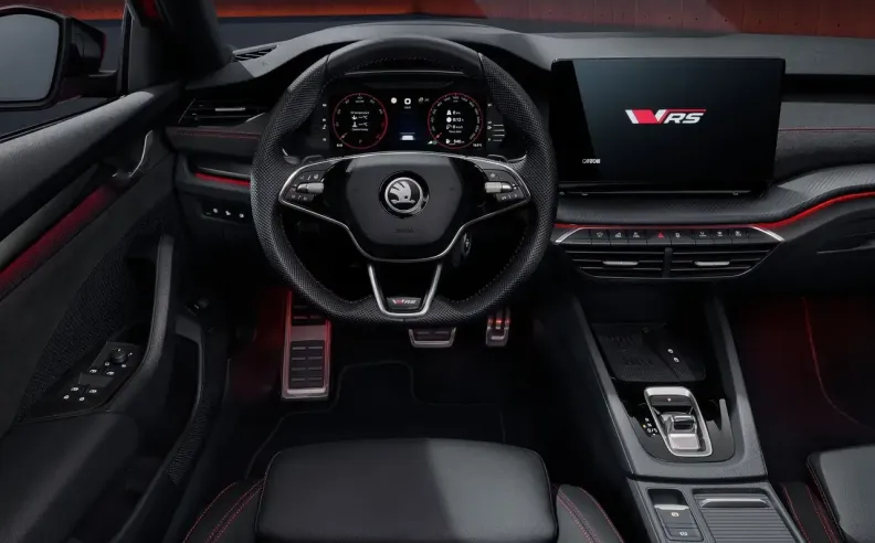 مقصورة فاخرة وتقنيات ذكية: سيارة عائلية رياضية 