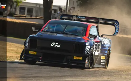 فورد سوبرتراك الكهربائية تحقّق فوزًا تاريخيًا في مهرجان جودوود للسرعة 2025