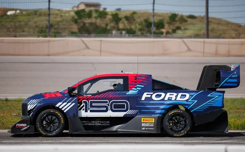 استعراض أسطوري لأيقونات السرعة على مدار 4 أيام