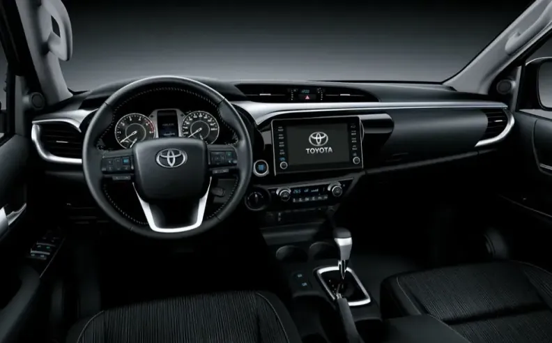 نصائح ذهبية لاختيار أفضل فئة من تويوتا هايلكس 2025 في الإمارات