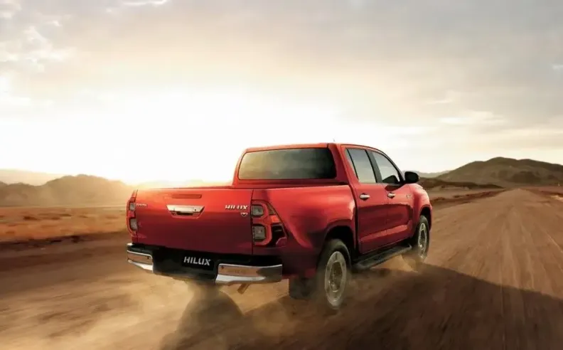 مواصفات تصميم تويوتا هايلكس 2025 في الإمارات