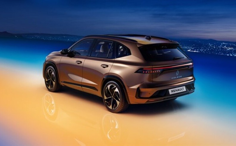 Interior Innovation and Comfort Define the Koleos SUV