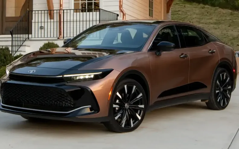 فئات وأسعار تويوتا كراون 2026 في السعودية