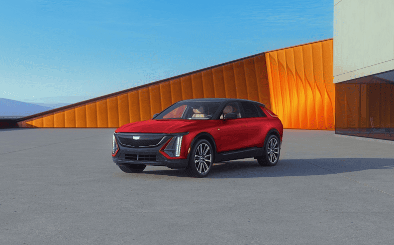 وصول LYRIQ الكهربائية وتجهيزات السلامة