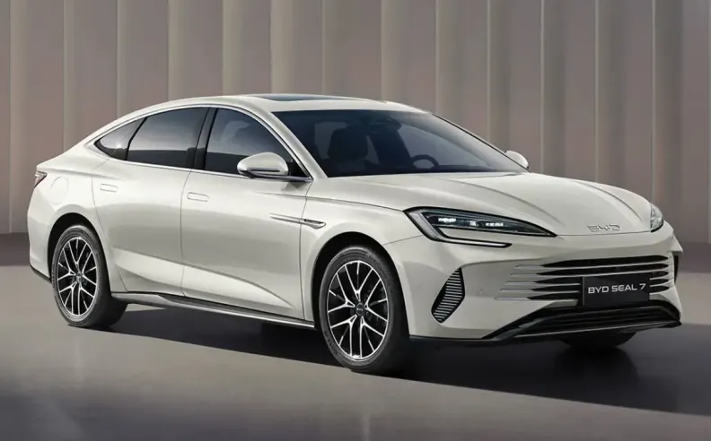 بي واي دي سيل 7 2025 في الإمارات: الأسعار والأداء والتقنيات الذكية