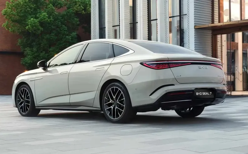 فئات وسعر بي واي دي سيل 7 2025 في الإمارات