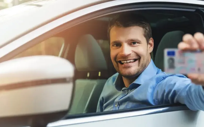 أماكن التقديم على رخصة قيادة دولية في أبوظبي