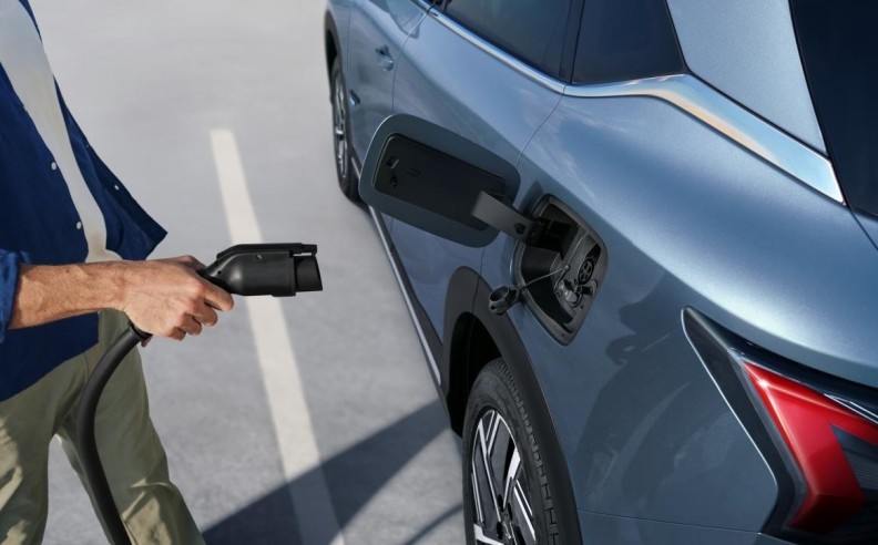 شفروليه كابتيفا الأساسية والطرازات الكهربائية والهجينة الجديدة