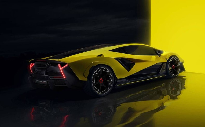 Racing Tech and Hybrid Engineering Define This Lamborghini