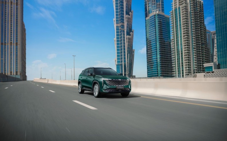 جيلي ستاراي في الإمارات: رفاهية وتقنيات متطورة لعشاق المغامرة