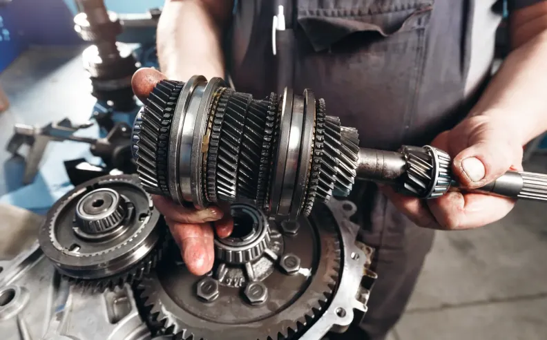 الأسباب الشائعة وراء أعطال ناقل الحركة